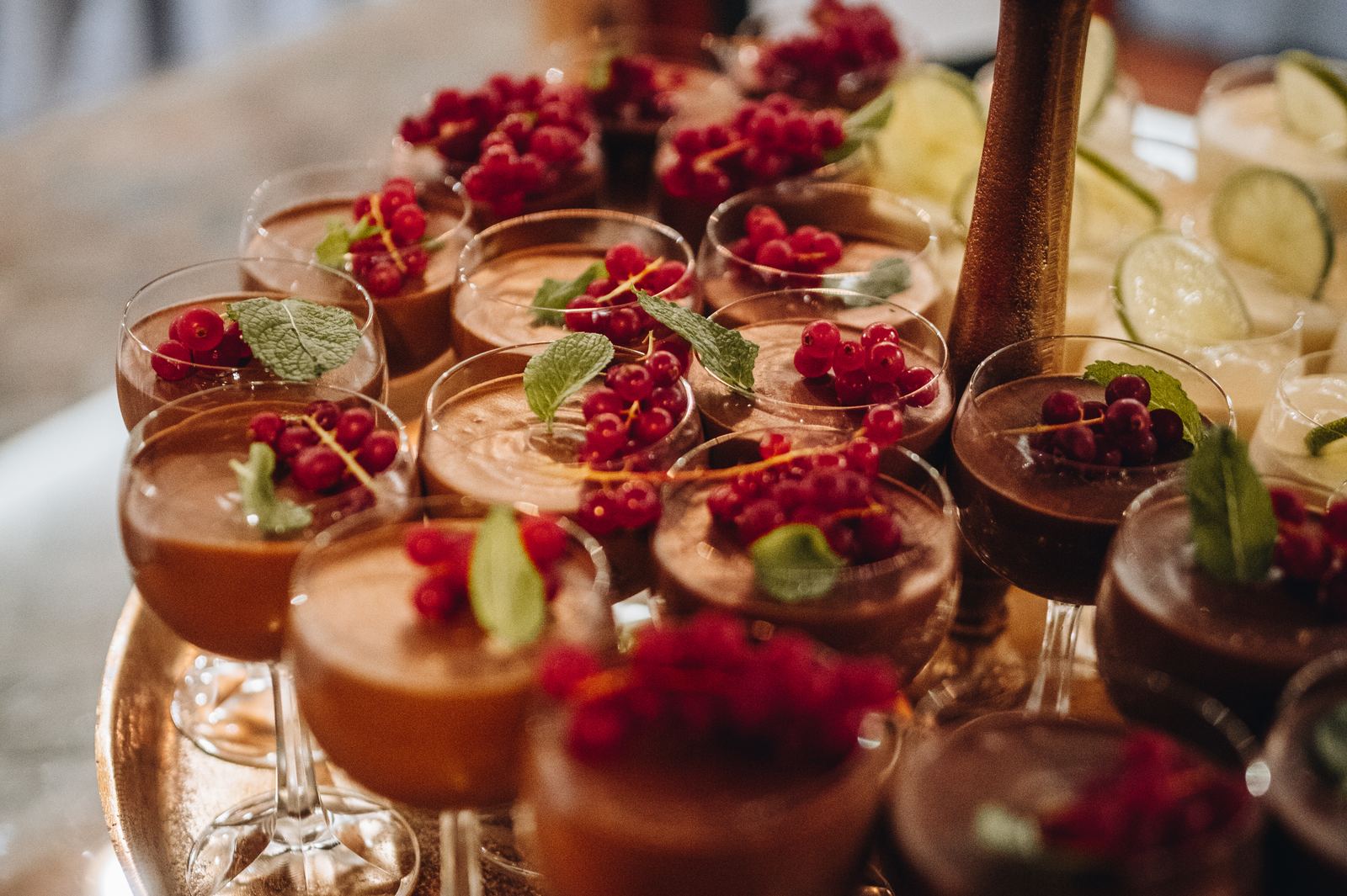 Dessert-Gläser mit Beeren