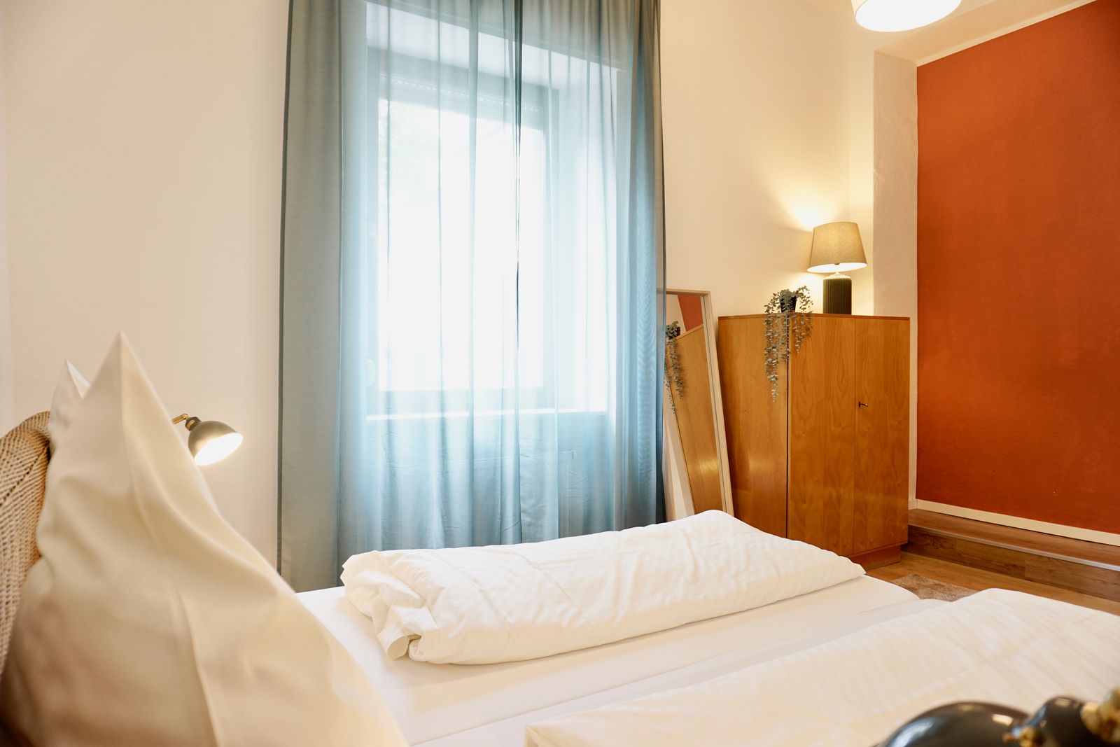 Schlafzimmer mit Doppelbett der Ferienwohnung Bär 38