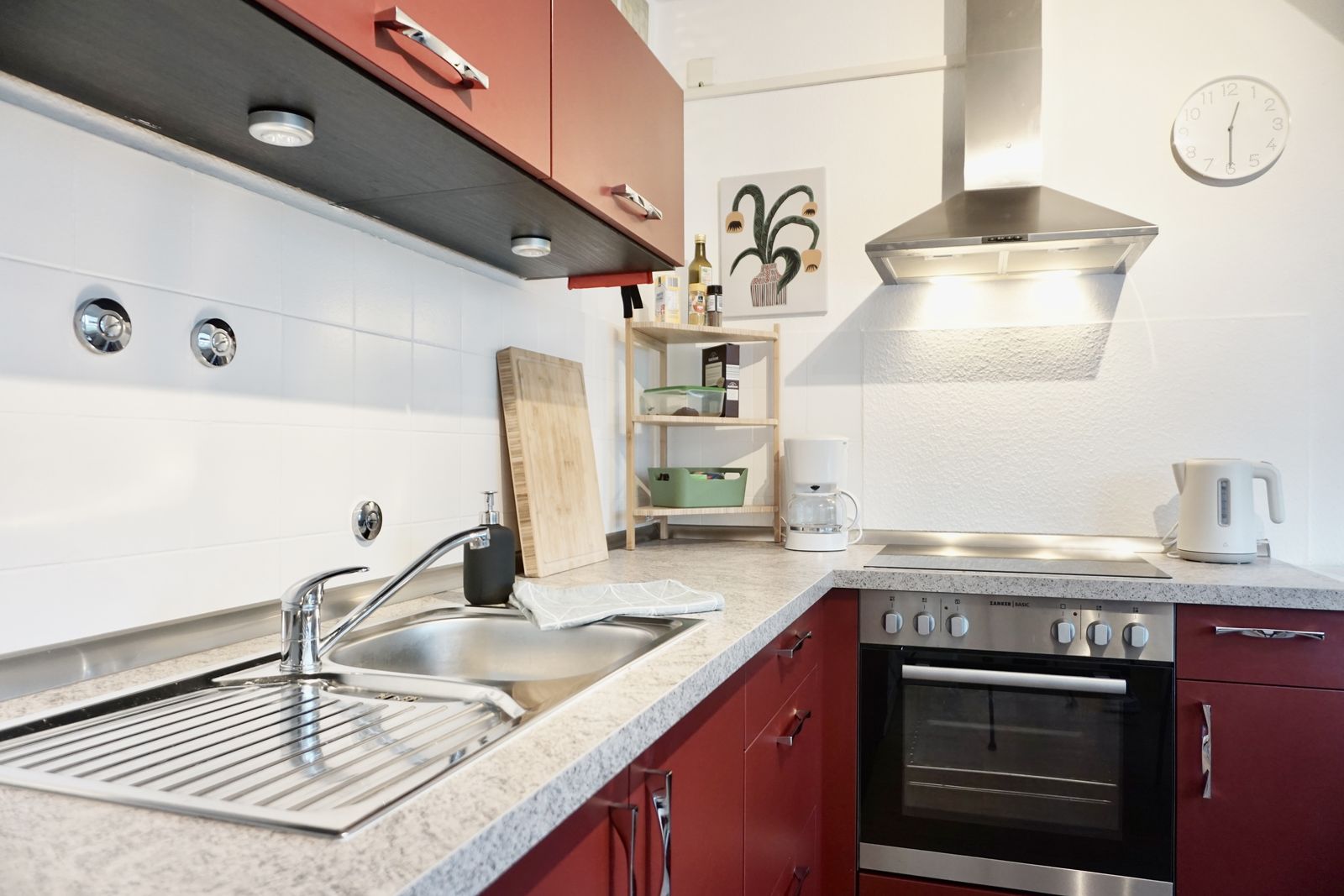 Küche mit Essplatz der Ferienwohnung Kragenbär