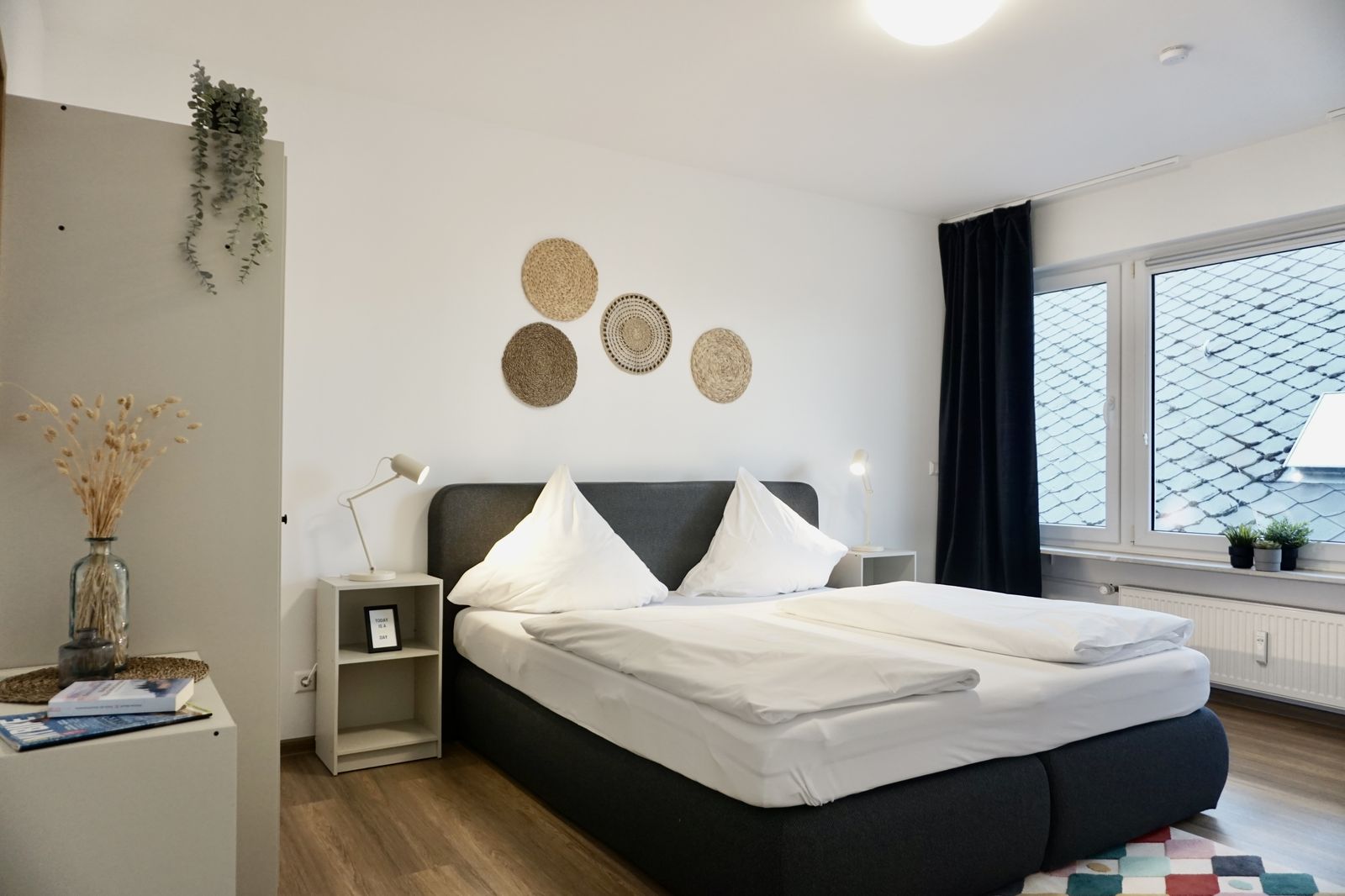 Schlafzimmer mit Doppelbett der Ferienwohnung Schwarzbär