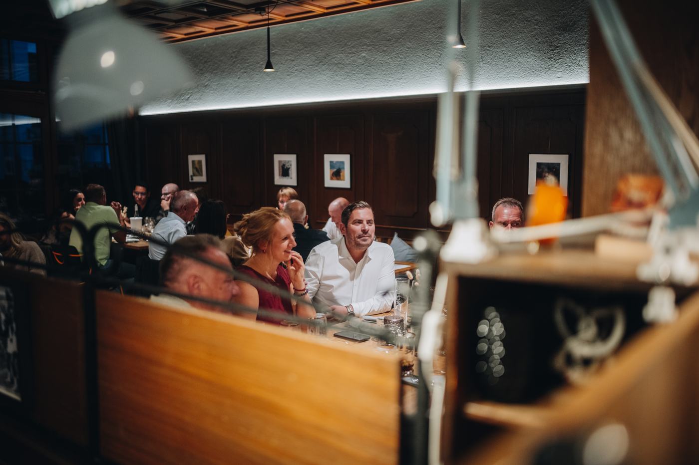 Gäste an der Festtafel